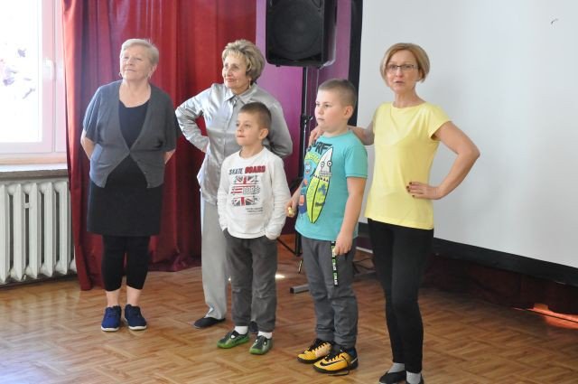 wiosenne-tance-w-kregu-foto-74938