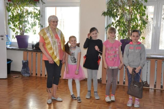 wiosenne-tance-w-kregu-foto-74938
