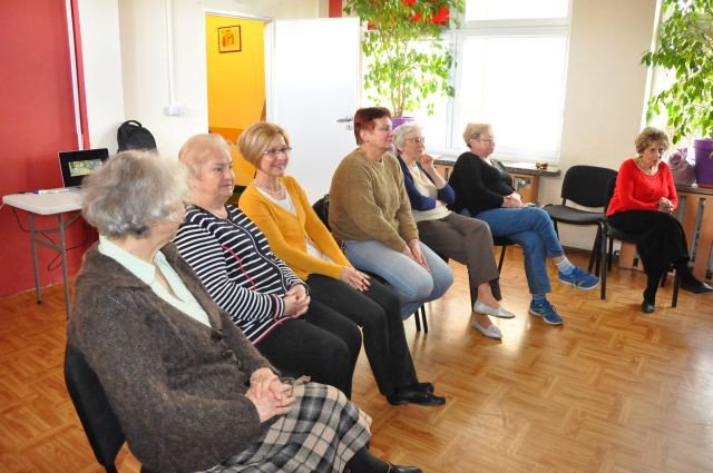 wiosenne-tance-w-kregu-foto-74938