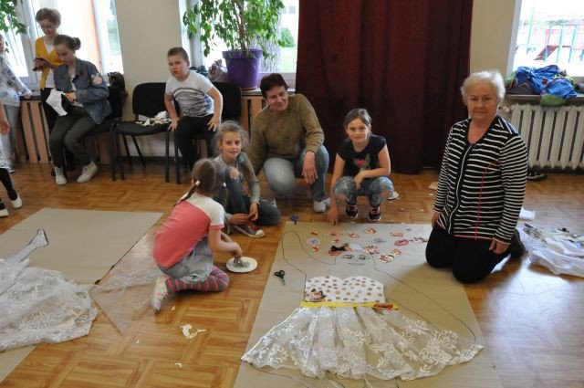 wiosenne-tance-w-kregu-foto-74938