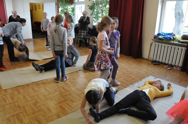 wiosenne-tance-w-kregu-foto-74938