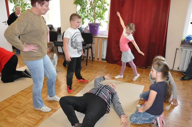 wiosenne-tance-w-kregu-foto-74938