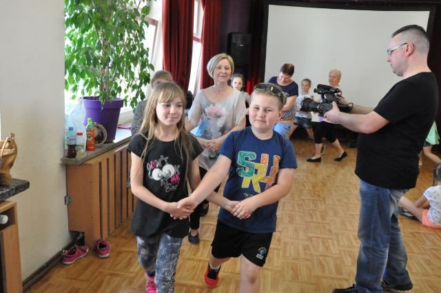 wiosenne-tance-w-kregu-foto-74938