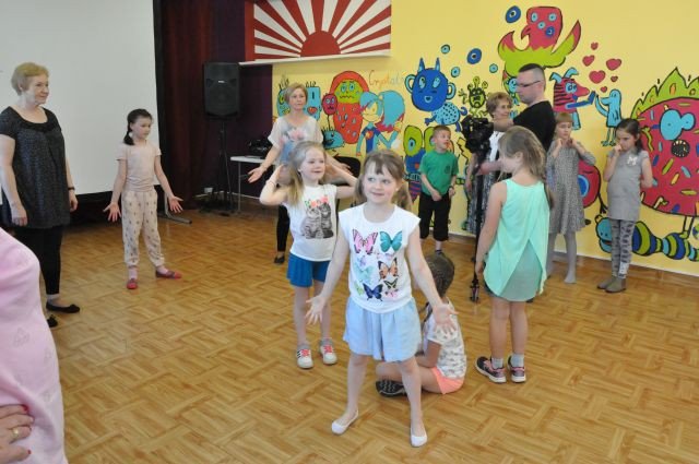 wiosenne-tance-w-kregu-foto-74938