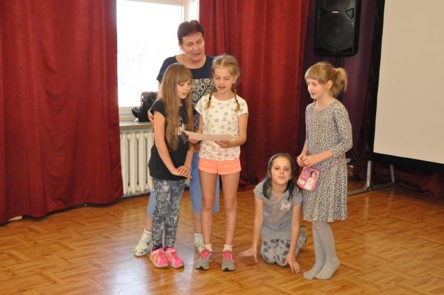 wiosenne-tance-w-kregu-foto-74938