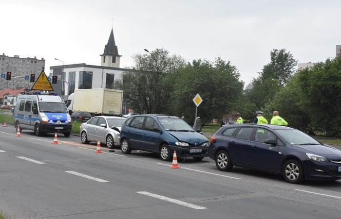 zderzenie-trzech-aut-foto-75059