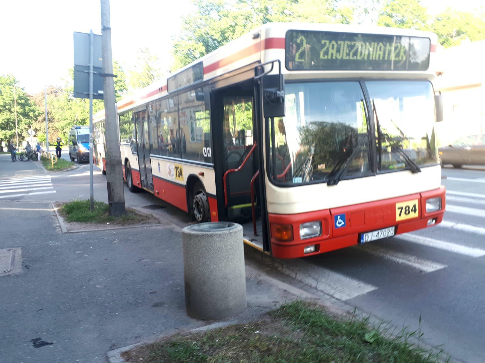 autobus-potraci-pieszego-na-pasach-foto-75107