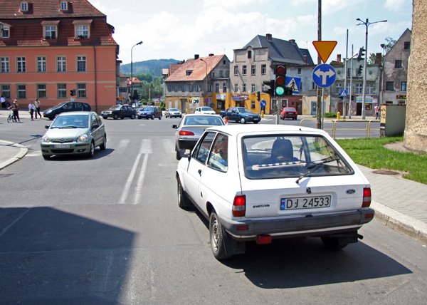 Ulicą Sobieskiego (w tle) zostanie poprowadzony objazd dla samochodów osobowych z powodu remontu skrzyżowania Podwala z ul. Mostową.