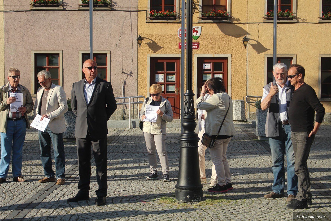 wspieraja-protest-rodzicow-foto-75245