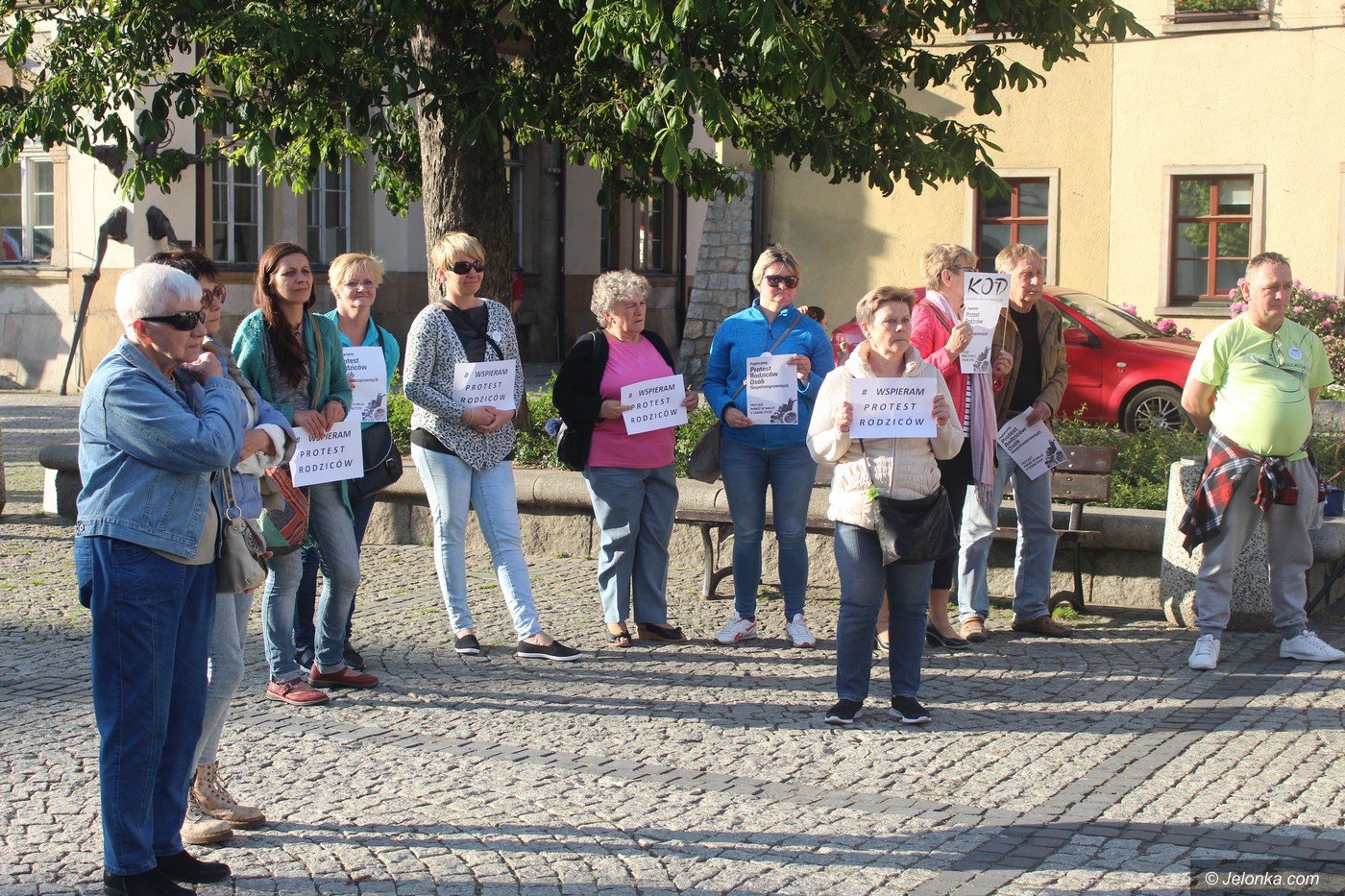 wspieraja-protest-rodzicow-foto-75245