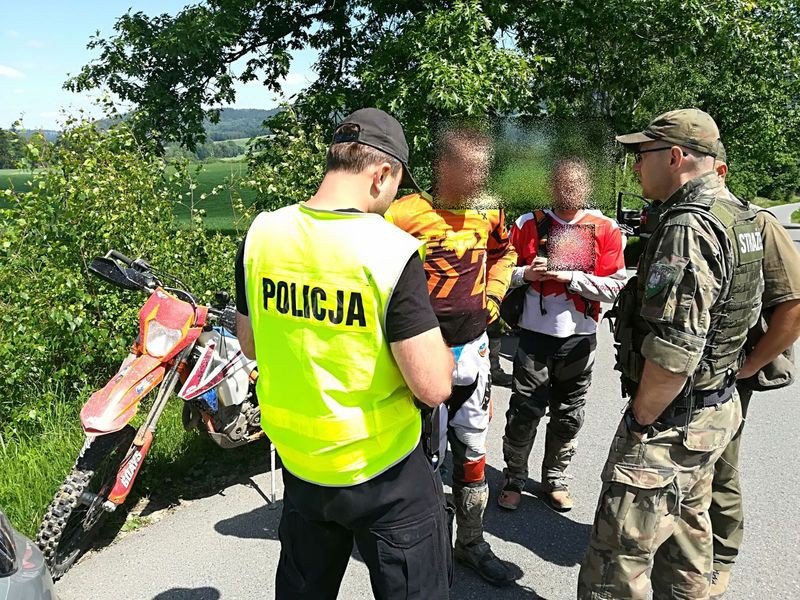 kolejni-crossowcy-zatrzymani-w-lesie-foto-75247