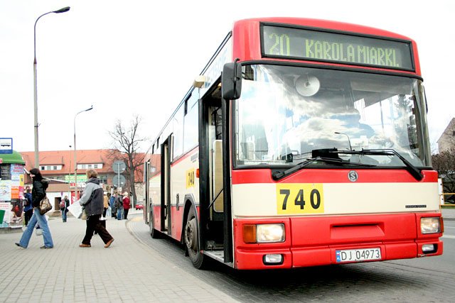 Kosmetyczne zmiany w postaci zakupu nowszych typów autobusów nie uzdrowią sytuacji jeleniogórskigo przewoźnika.