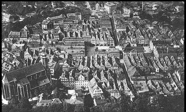 Ulubiona perspektywa dla Hanny Reitsch: Hirschberg z lotu ptaka. W prawym górnym rogu Promenade i dom lotniczki.
