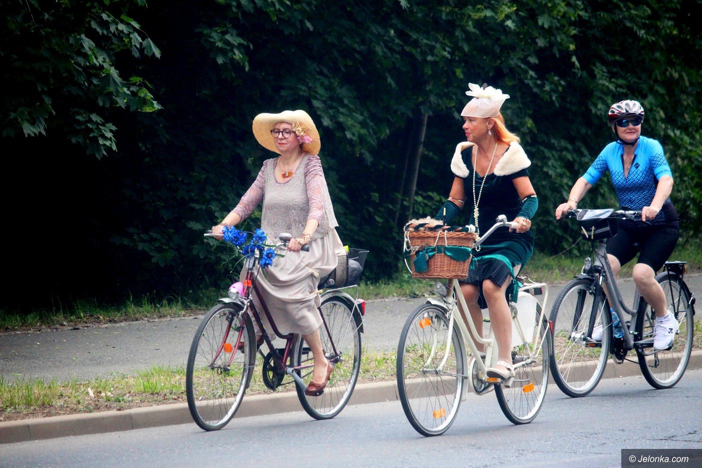 rowerowa-parada-retro-foto-75360