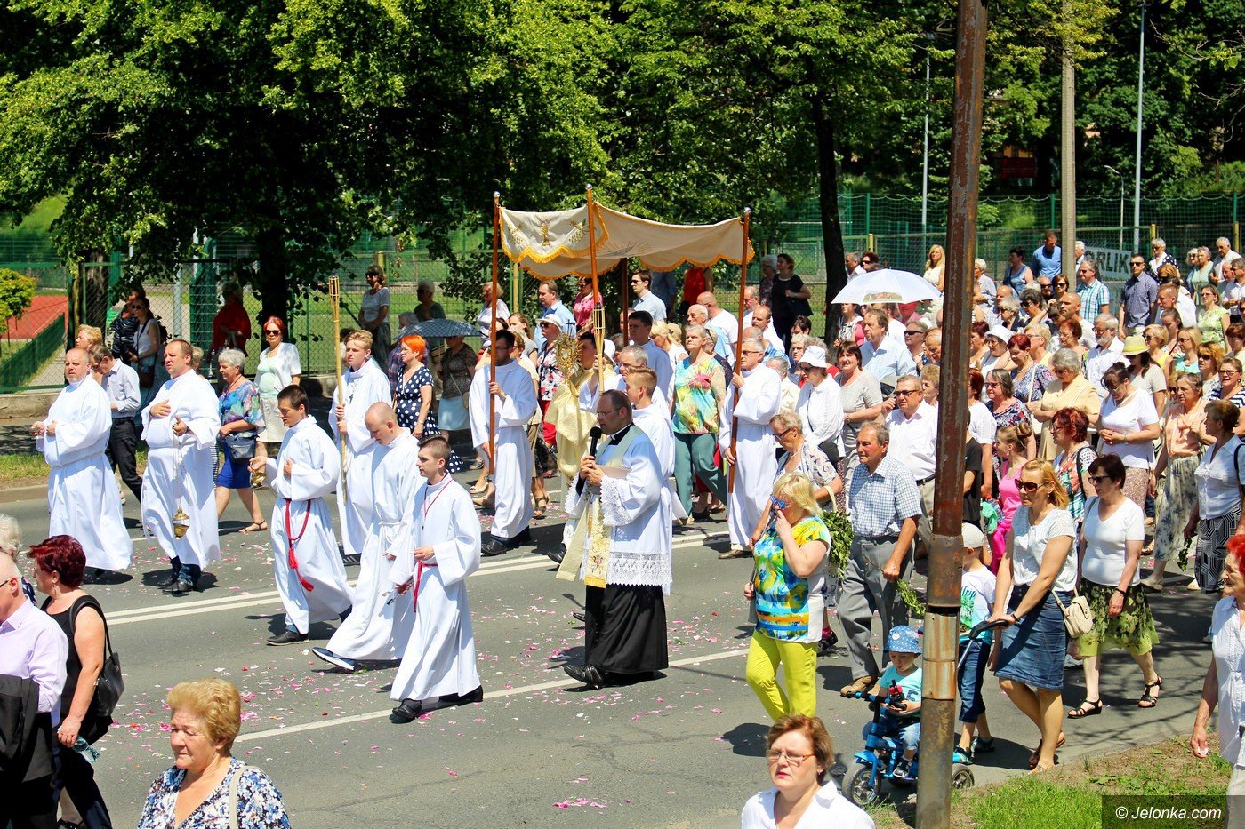 wierni-uczcili-boze-ciao-75430