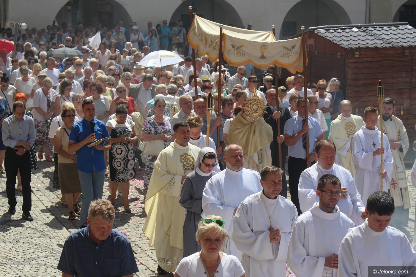 wierni-uczcili-boze-ciao-75430