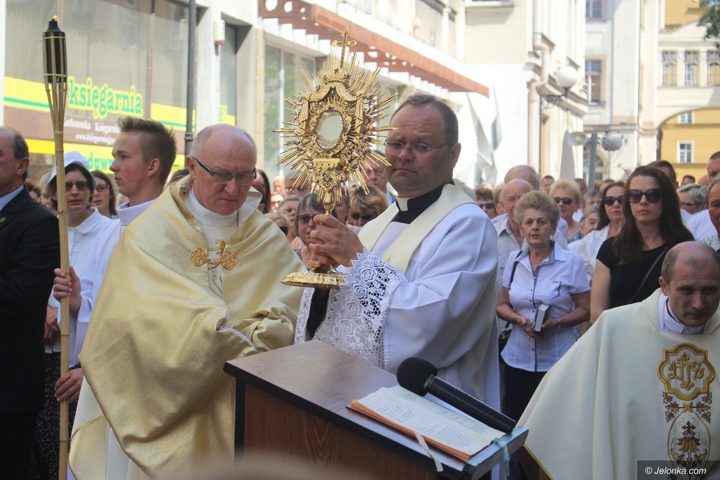 wierni-uczcili-boze-ciao-75430