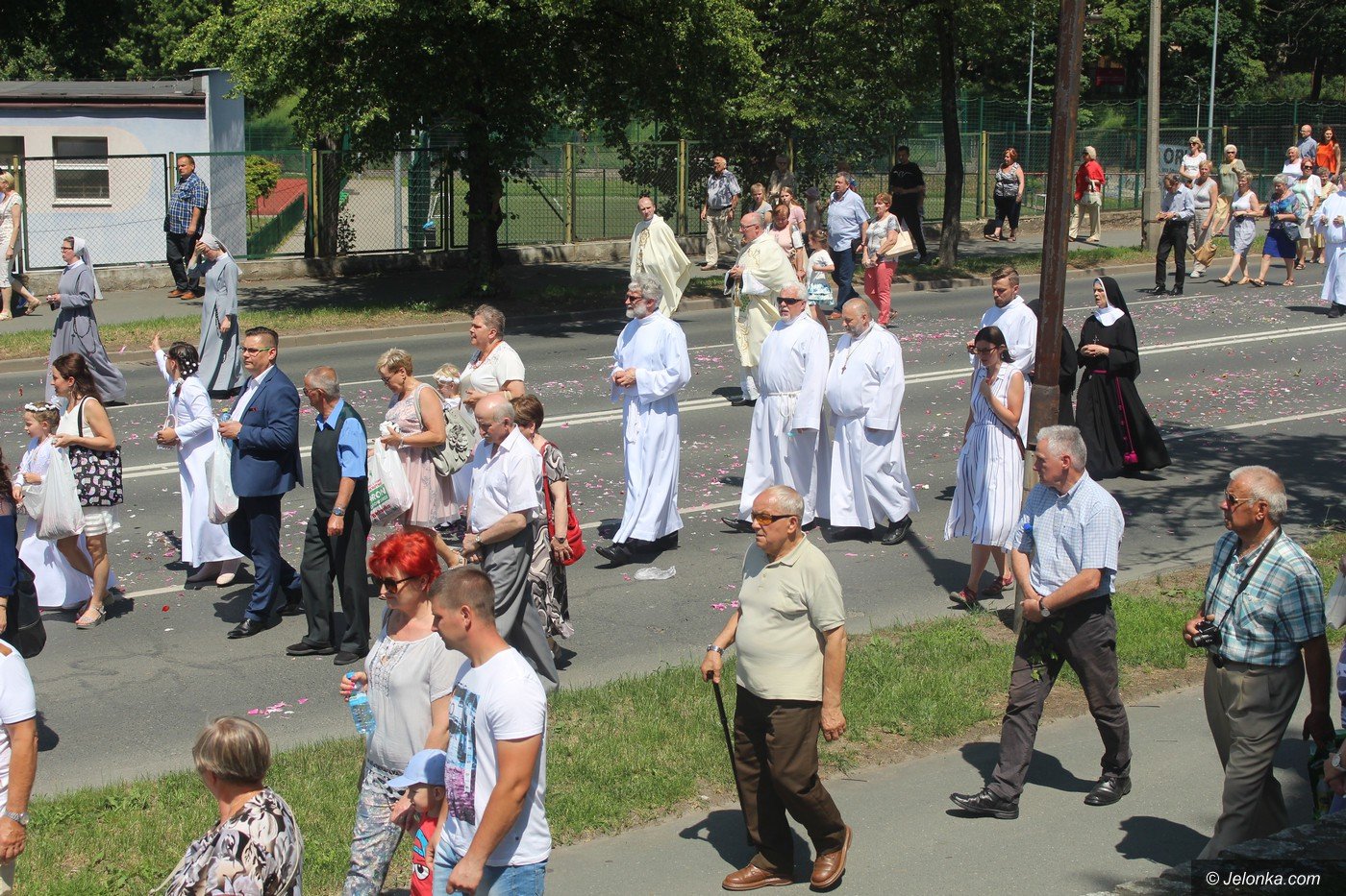 wierni-uczcili-boze-ciao-75430
