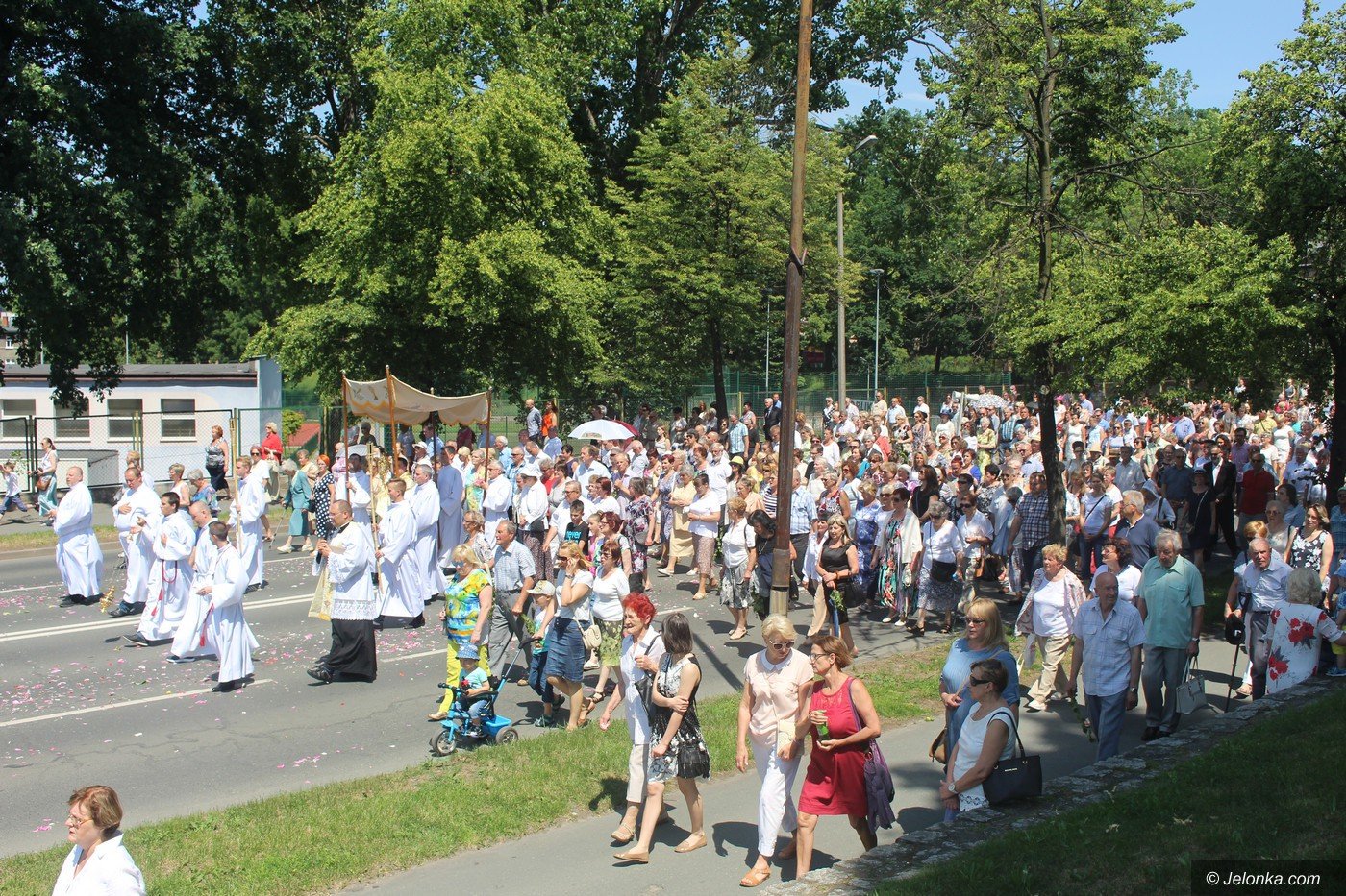 wierni-uczcili-boze-ciao-75430