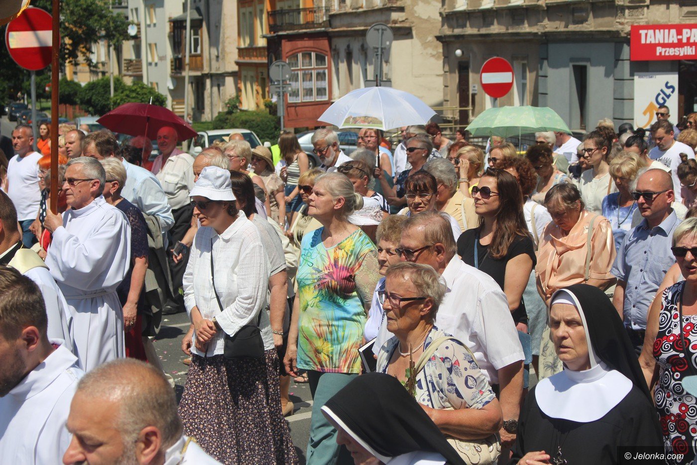 wierni-uczcili-boze-ciao-75430