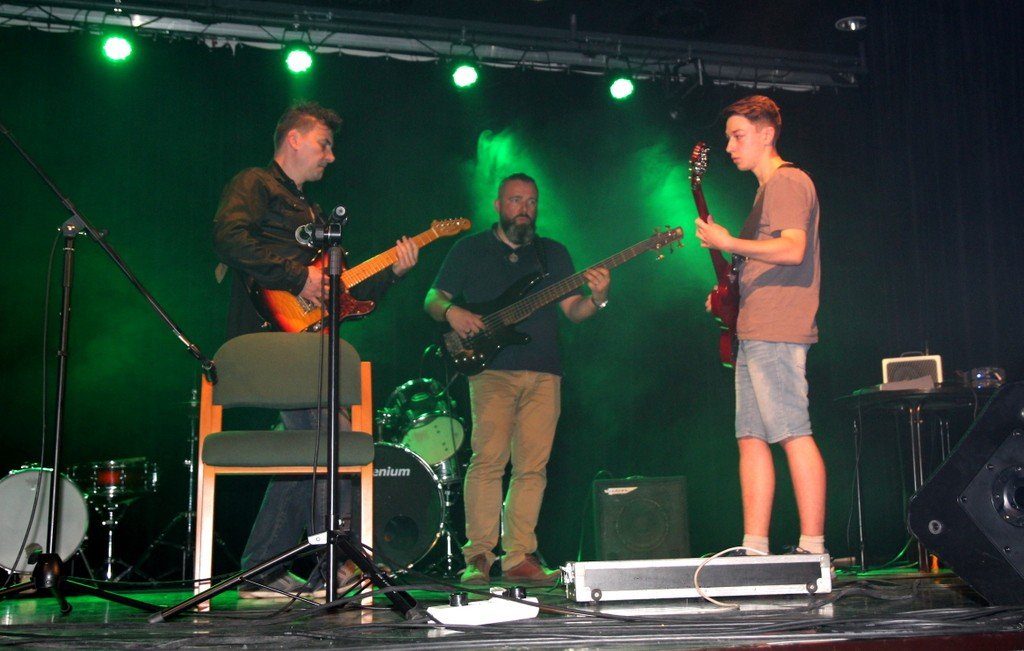 gitarowa-i-spiewajaca-wizytowka-muflona-75445