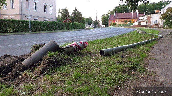 zderzenie-auta-z-latarnia-75449