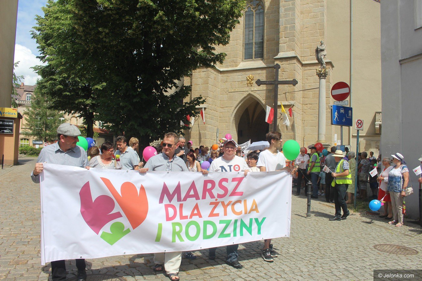 rodzinny-marsz-na-festyn-75627