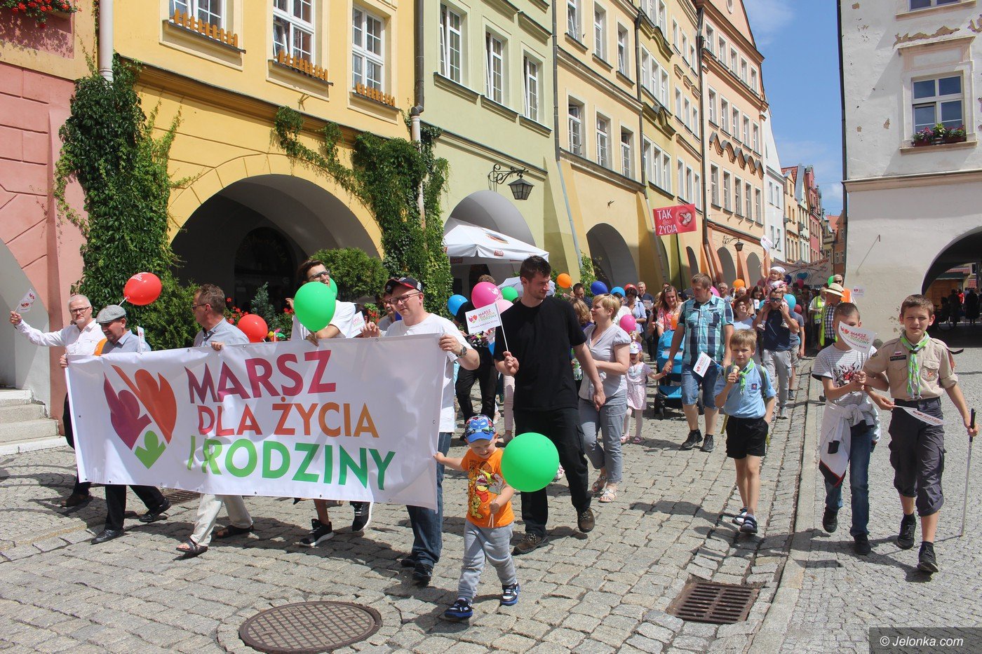 rodzinny-marsz-na-festyn-75627