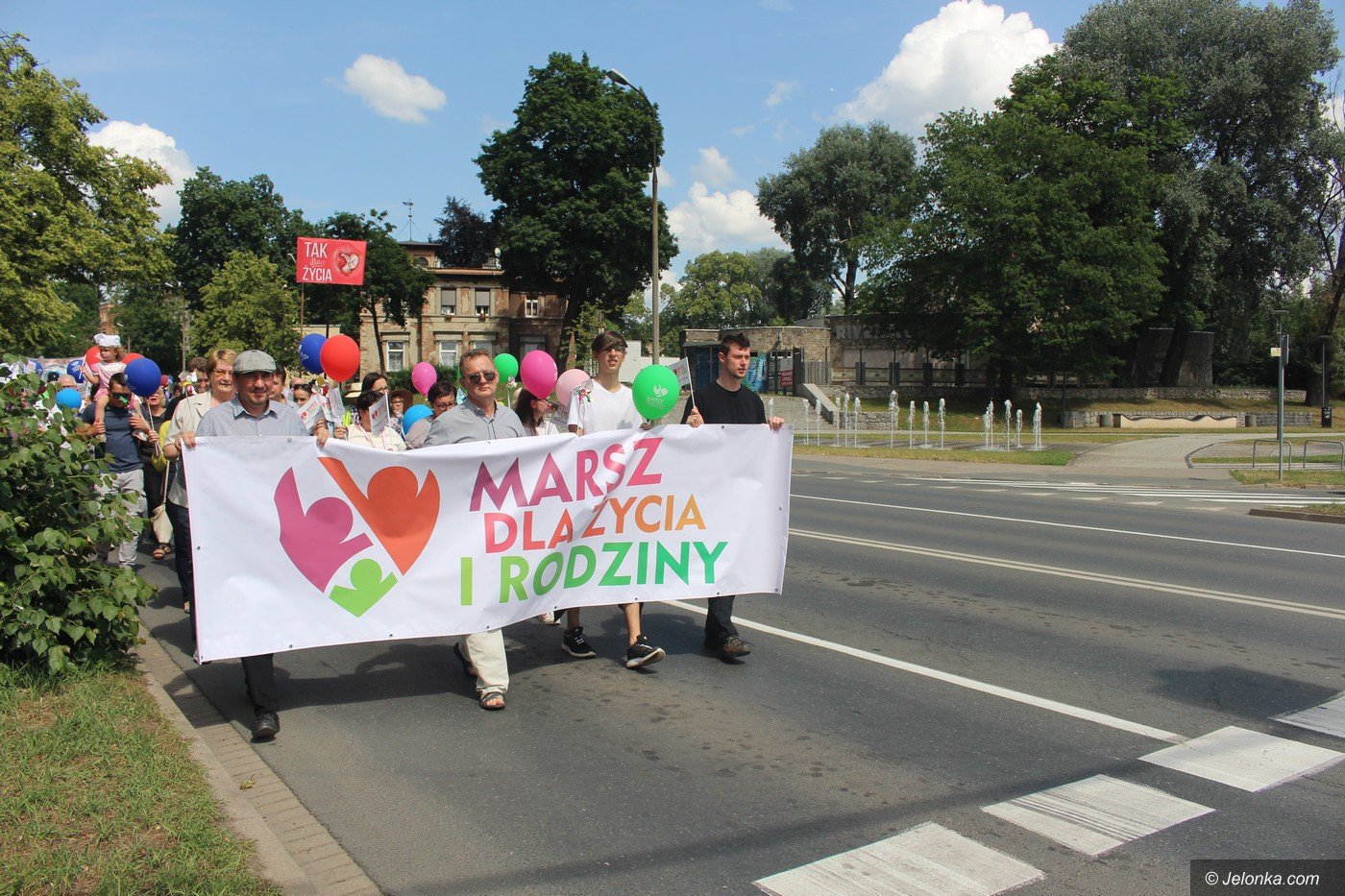 rodzinny-marsz-na-festyn-75627