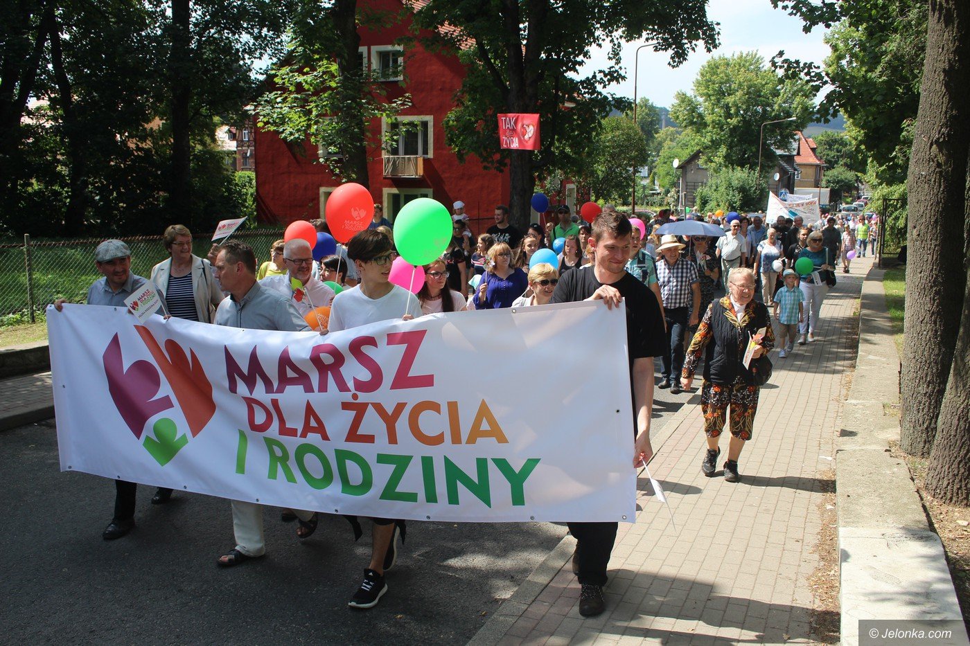 rodzinny-marsz-na-festyn-75627