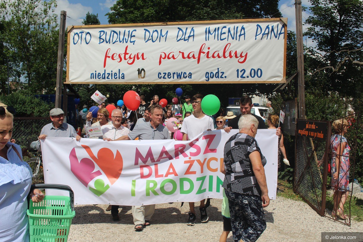 rodzinny-marsz-na-festyn-75627