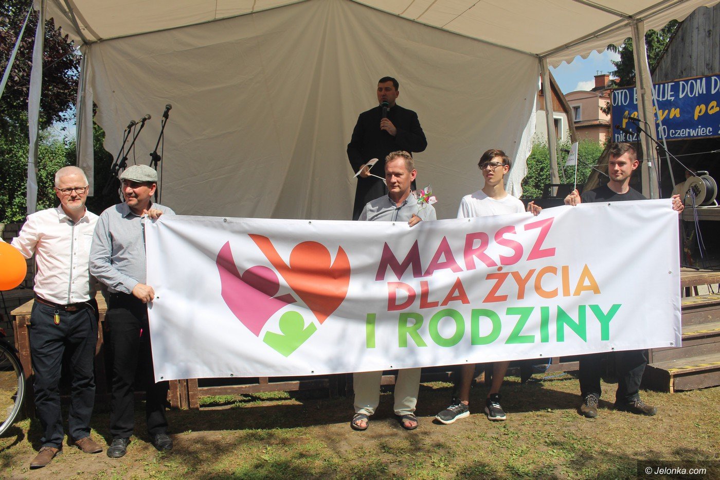 rodzinny-marsz-na-festyn-75627