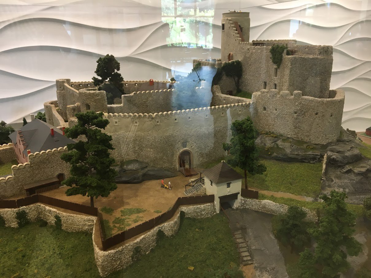 region-w-miniaturze-75927