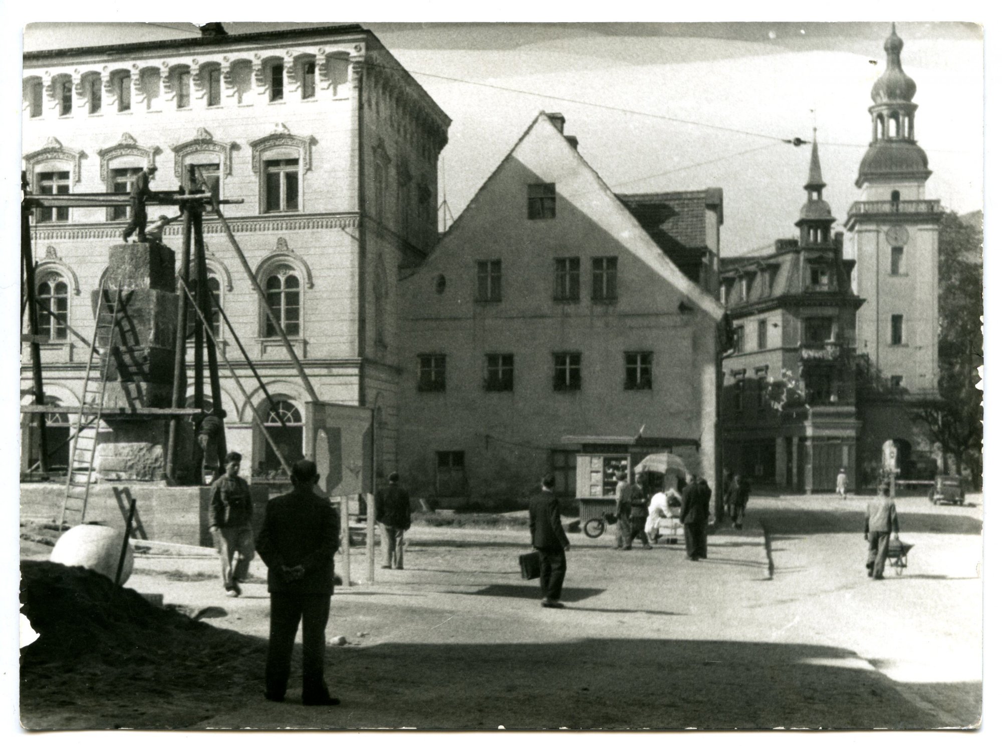 Umiejscowienie pomnika K. Świerczewskiego