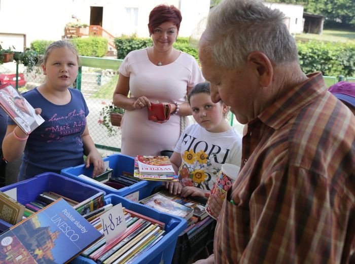 kiermasz-ksiazek-na-wakacyjne-wycieczki-76218
