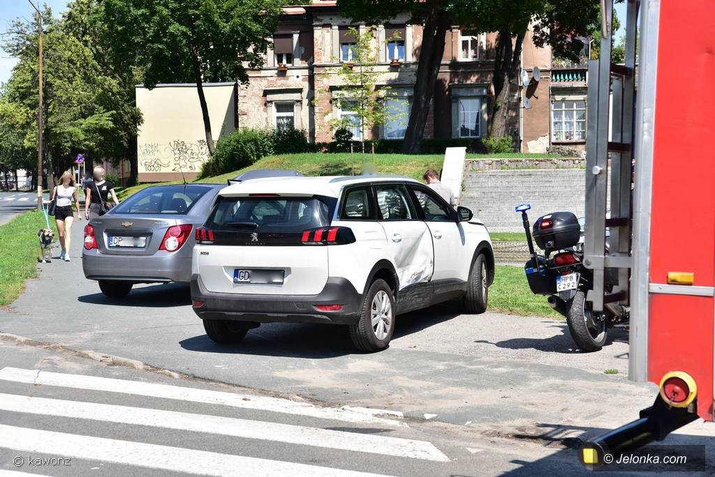zderzenie-dwoch-aut-przy-fontannach-76259