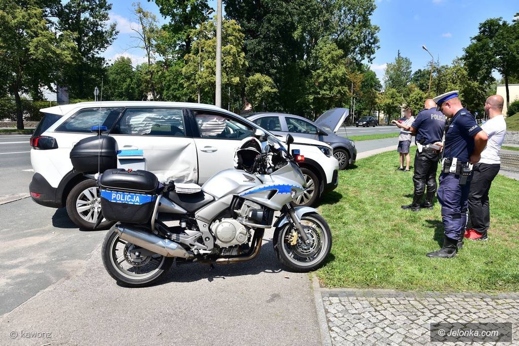 zderzenie-dwoch-aut-przy-fontannach-76259