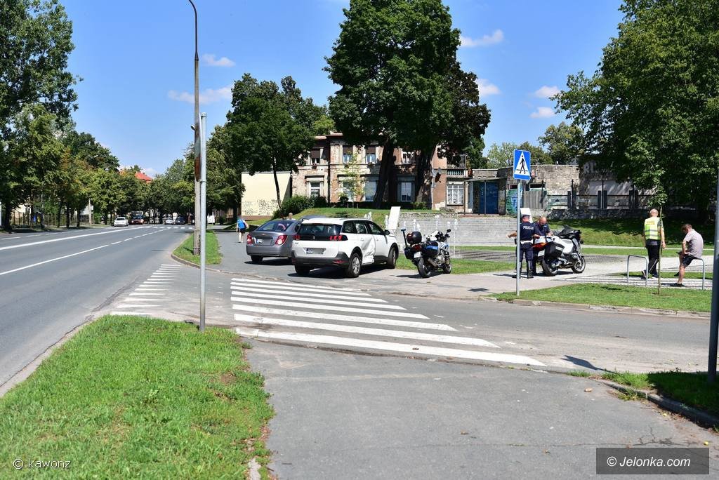 zderzenie-dwoch-aut-przy-fontannach-76259