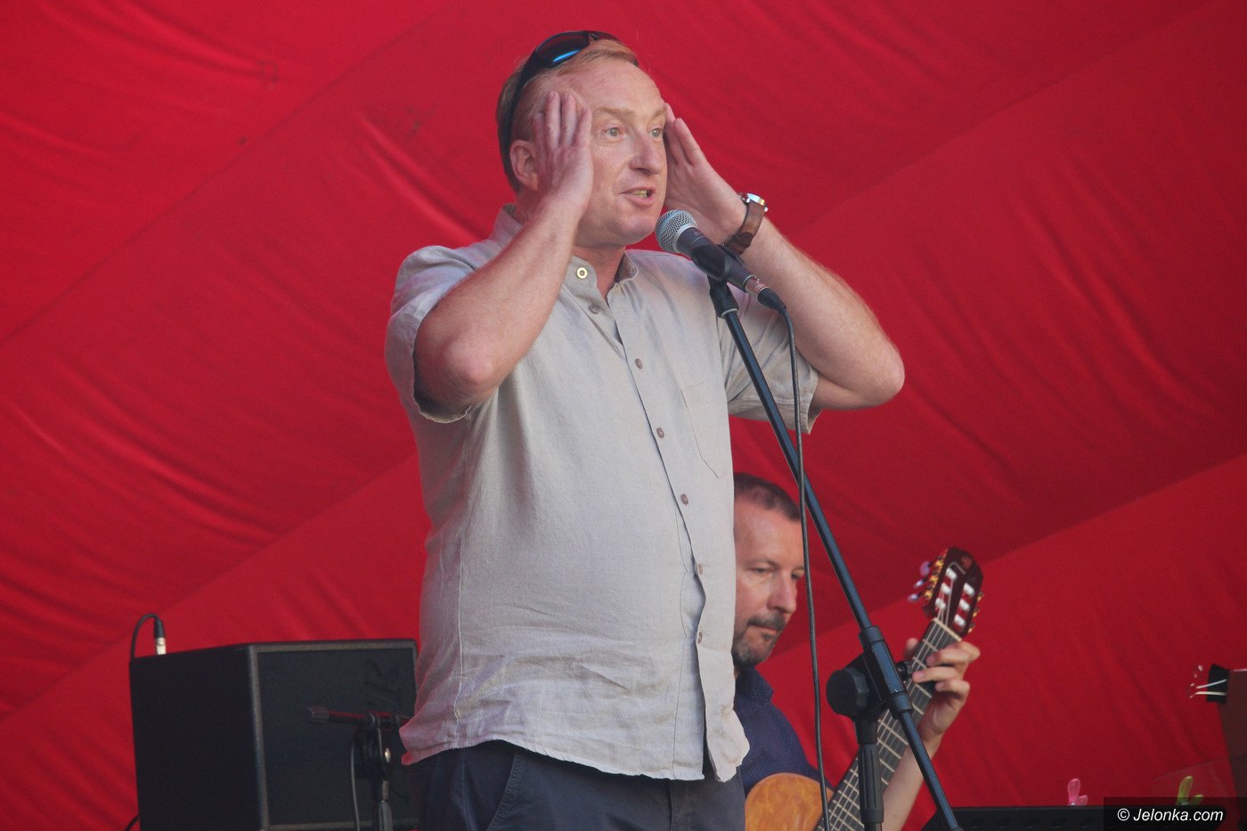 piekna-i-bestia-na-placu-ratuszowym-76390
