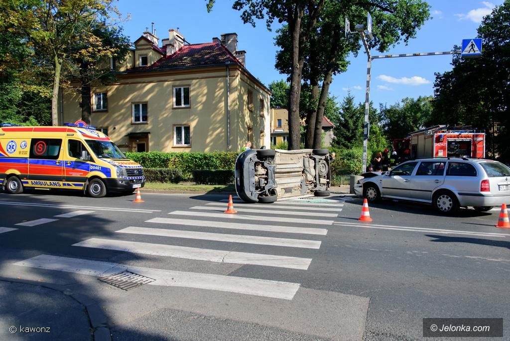 zderzenie-furgonu-pocztowego-i-skody-76407