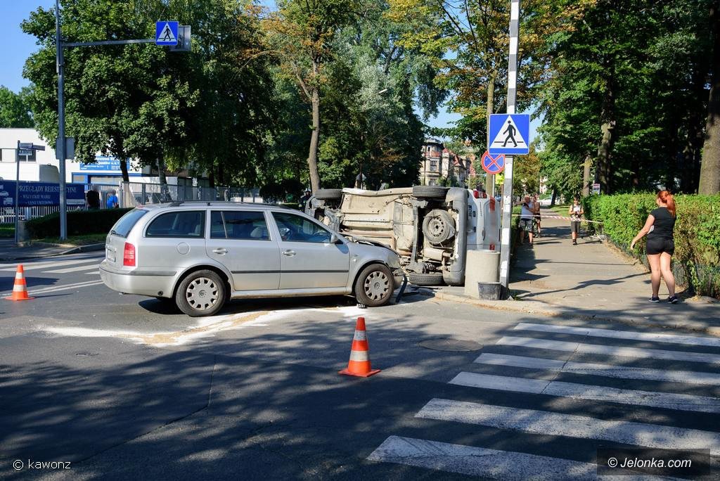 zderzenie-furgonu-pocztowego-i-skody-76407