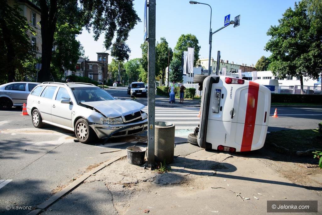 zderzenie-furgonu-pocztowego-i-skody-76407
