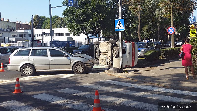 zderzenie-furgonu-pocztowego-i-skody-76407