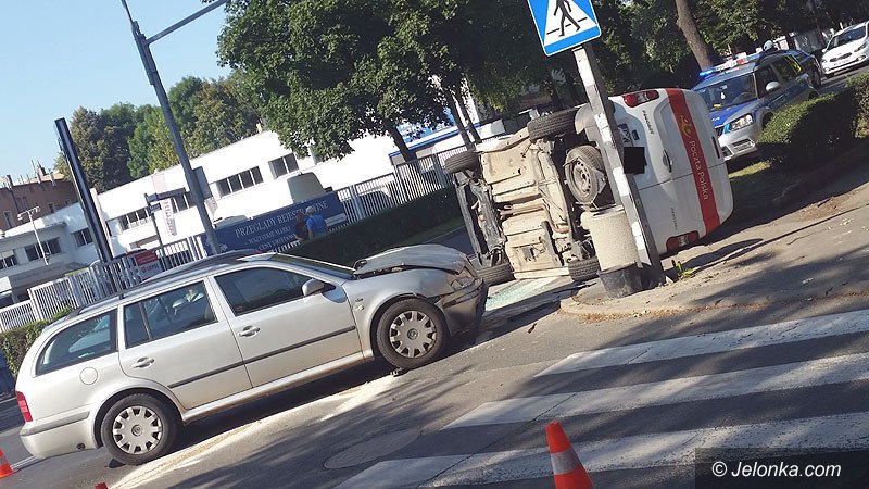 zderzenie-furgonu-pocztowego-i-skody-76407