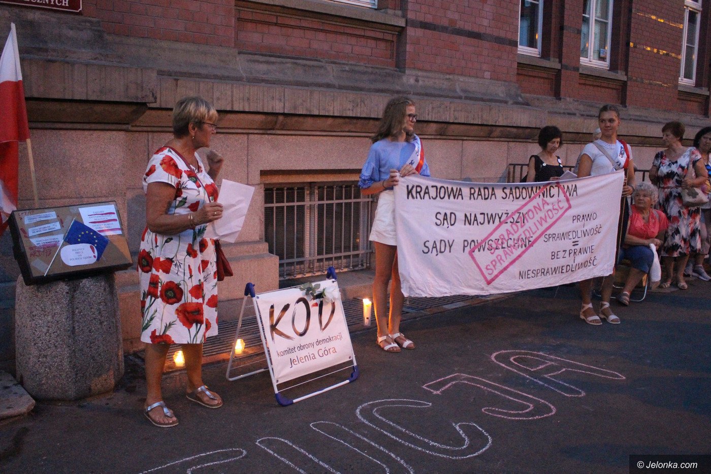 kod-nadal-protestuje-76439