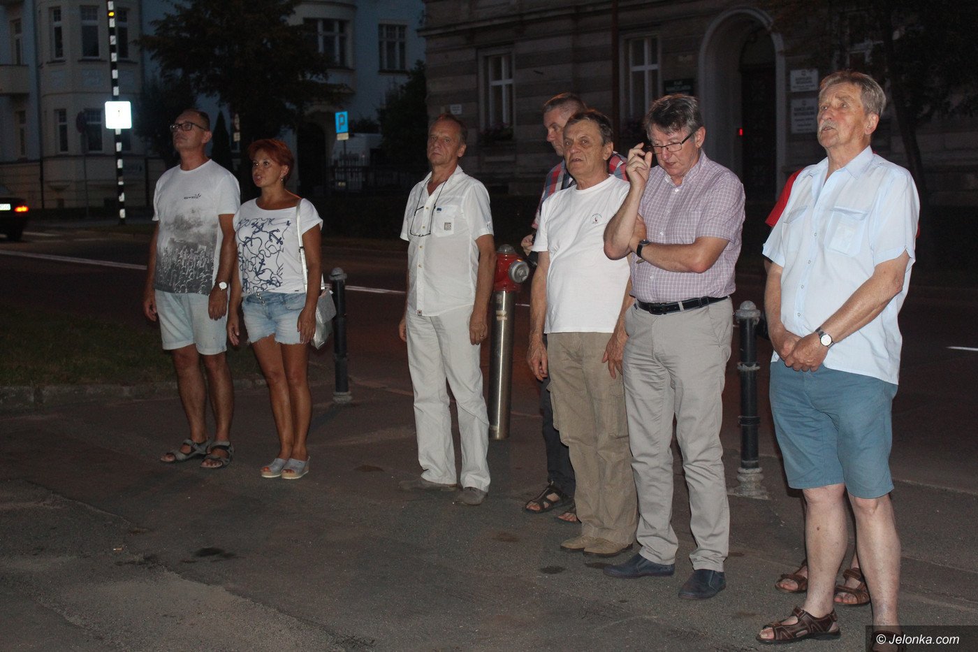 kod-nadal-protestuje-76439