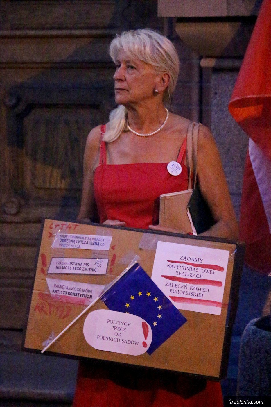 kod-nadal-protestuje-76439