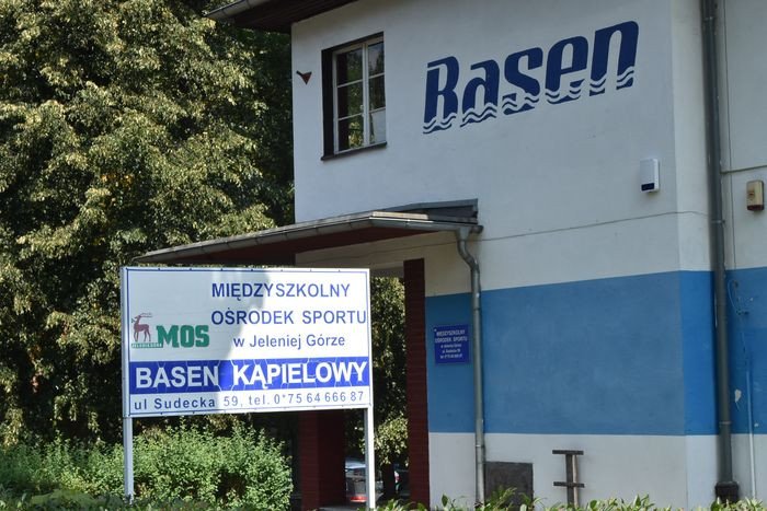 bezmyslne-skoki-z-wiezy-76503
