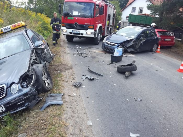 kolizja-opla-z-mercedesem-w-siedlecinie-76626