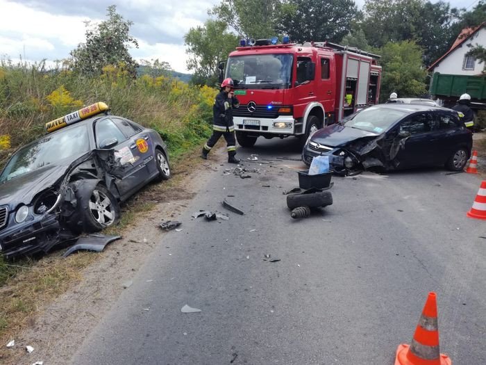 kolizja-opla-z-mercedesem-w-siedlecinie-76626